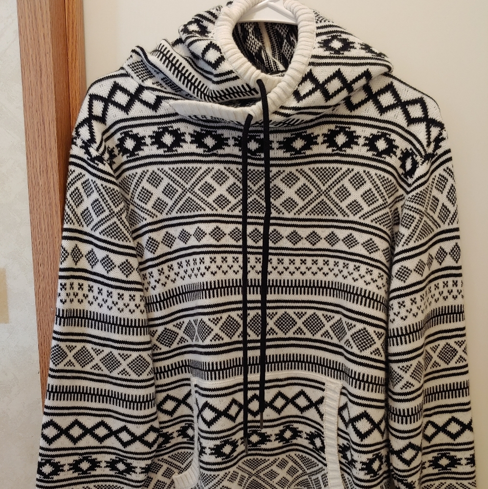 Carbon Rue 21.  Men's Sweater